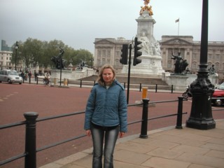 Перед Букингемским дворцом