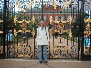 У ворот Кенсингтонского дворца